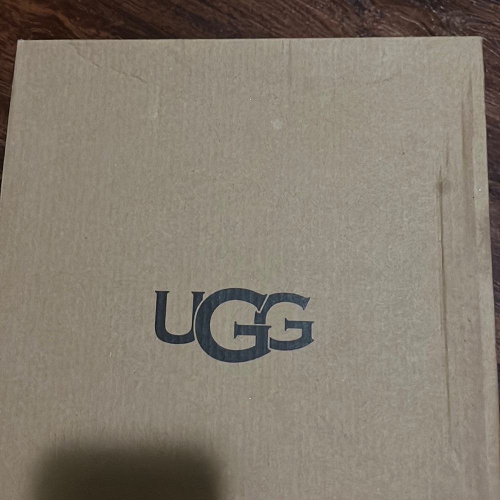 UGG - Picture 5 of 6